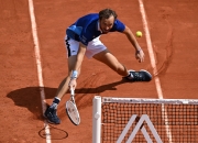 开云官方app入口-法国网球队轻取英国网球队，梅德韦杰夫制霸全场的简单介绍