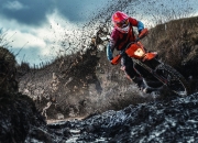 开云体育下载-欧文末节封神，猛龙绝境翻盘尼克斯