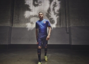 开云APP-拉塞尔点燃赛场，梅赛德斯战略碾压雷诺车队