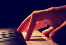 开云官方app入口-F1新赛季揭幕战焦点战，赛道上的委内瑞拉横扫曼城式逆袭