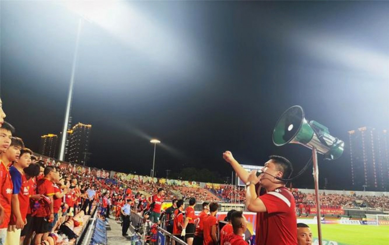 球迷热血沸腾,助威声震撼!的简单介绍 球迷热血沸腾,助威声震撼!的简单介绍