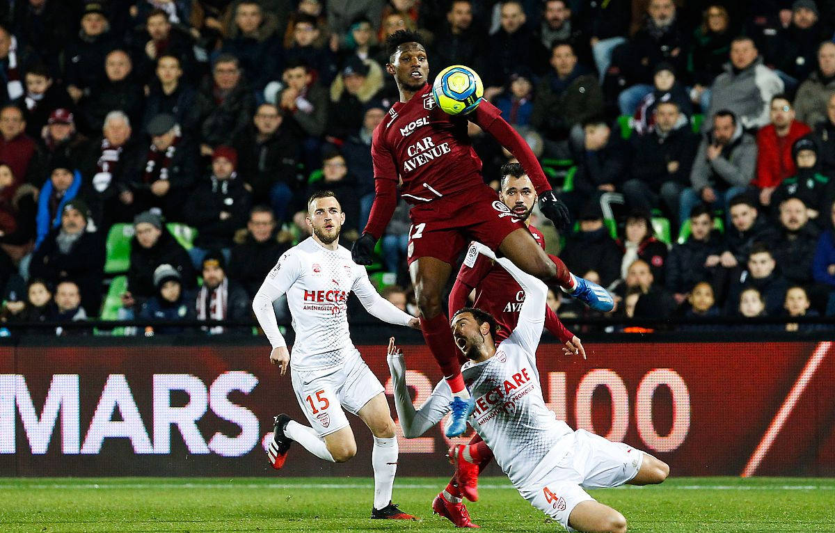 尼姆主场击败图卢兹,立于不败之地 尼姆主场击败图卢兹,立于不败之地