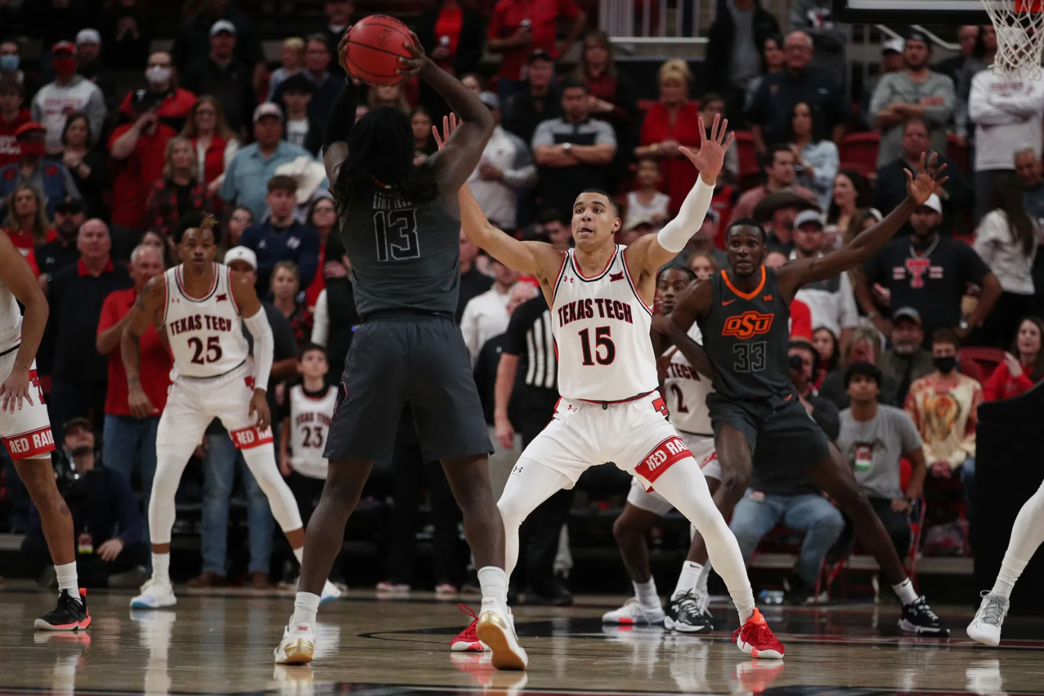 梅斯队球员进行全队战术磨练，备战下场对手