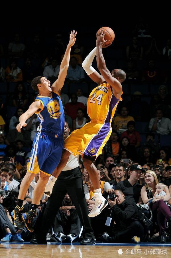 关于球场上绝技百出，帅气球星展现技压群雄的信息