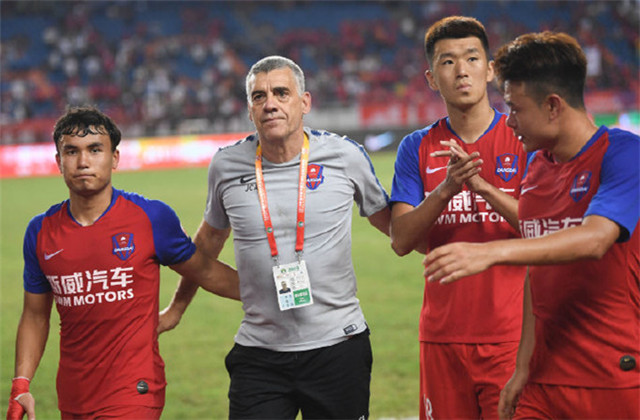 广州恒大客场战平重庆斯威