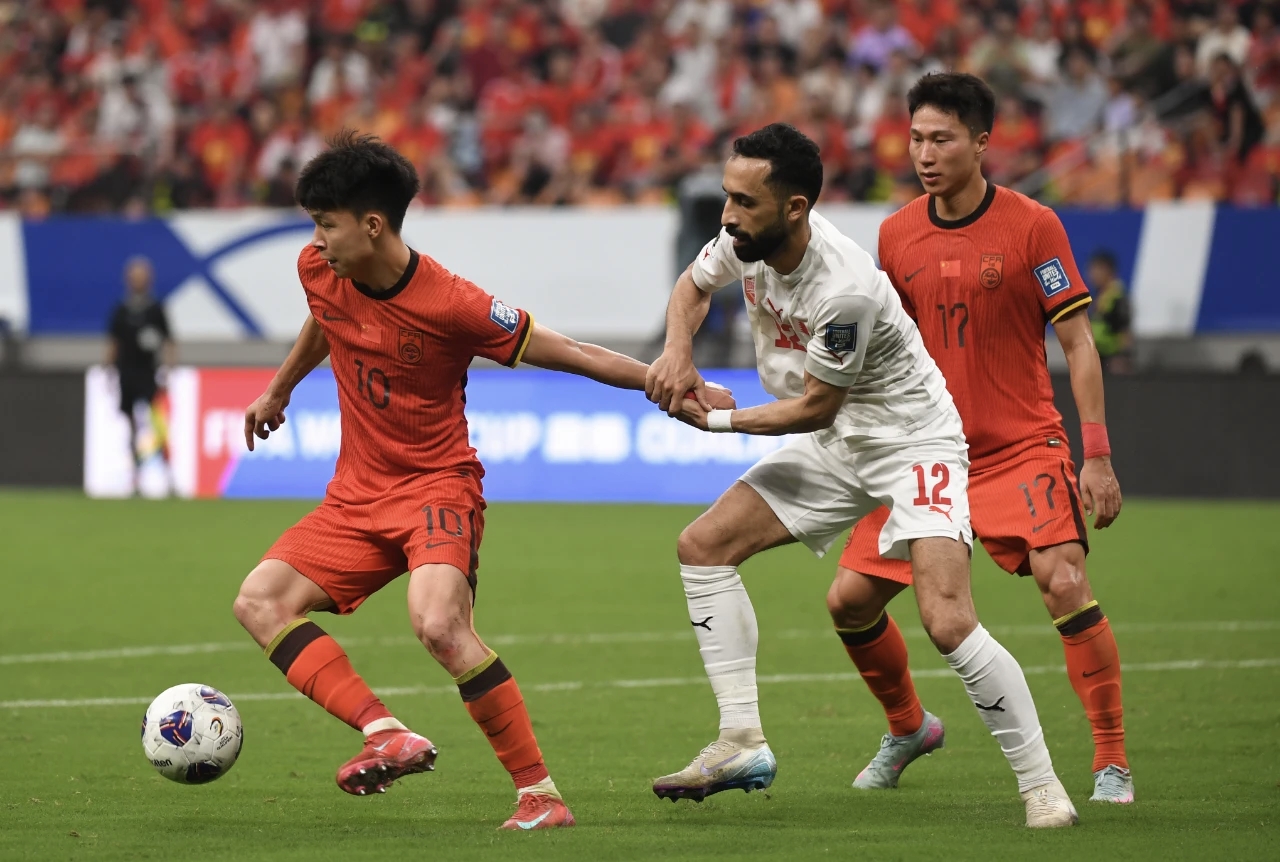 国际杯赛中球队激烈争夺荣誉