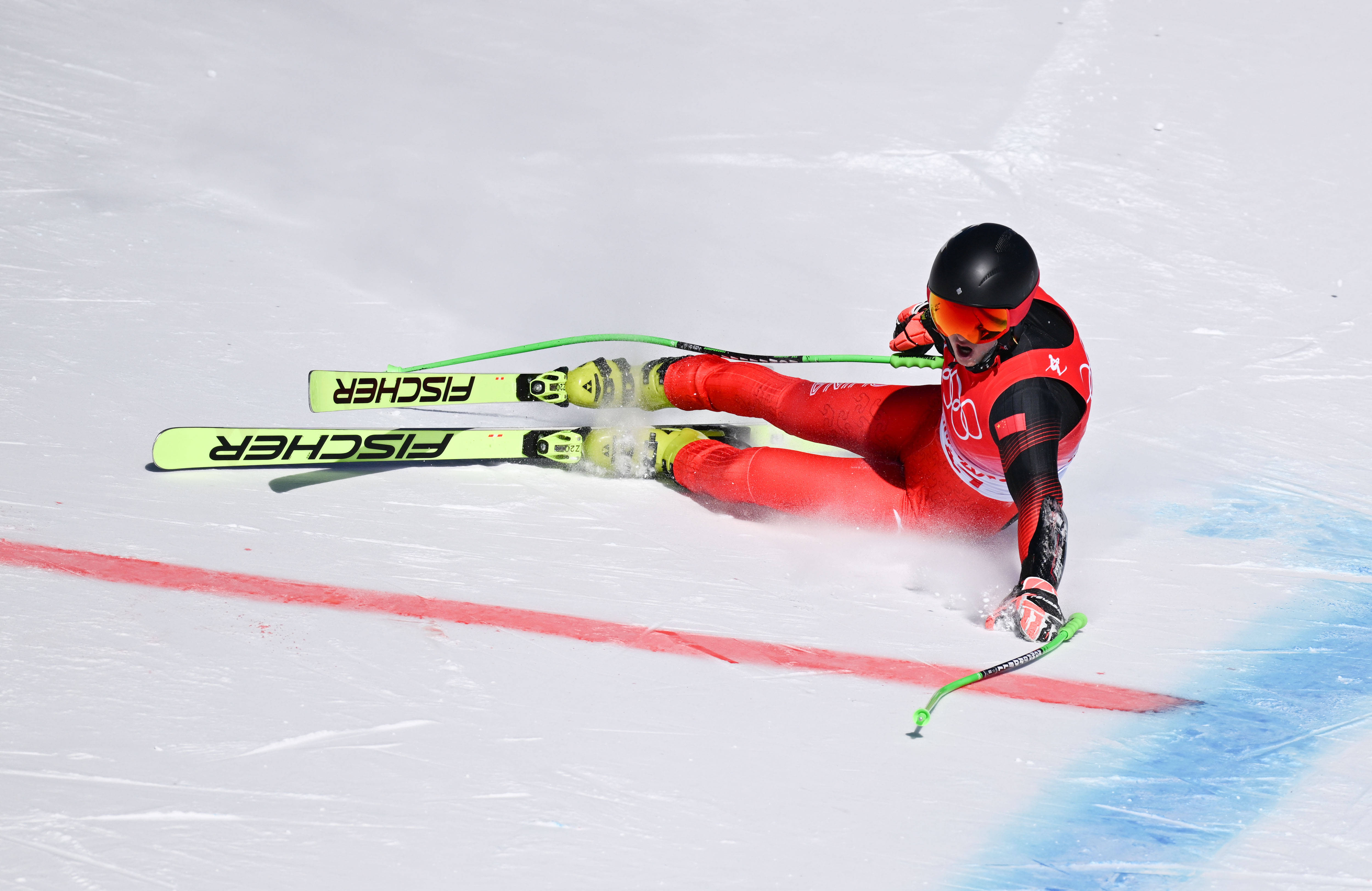 奥地利高山滑雪选手表现沉稳，获得银牌的简单介绍