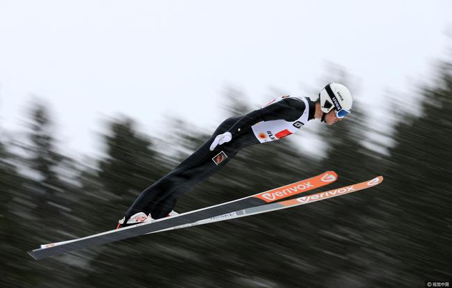 挪威选手在雪车比赛中速度惊人