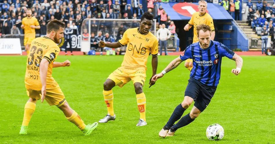 阿贾克斯主场取胜，晋级显然