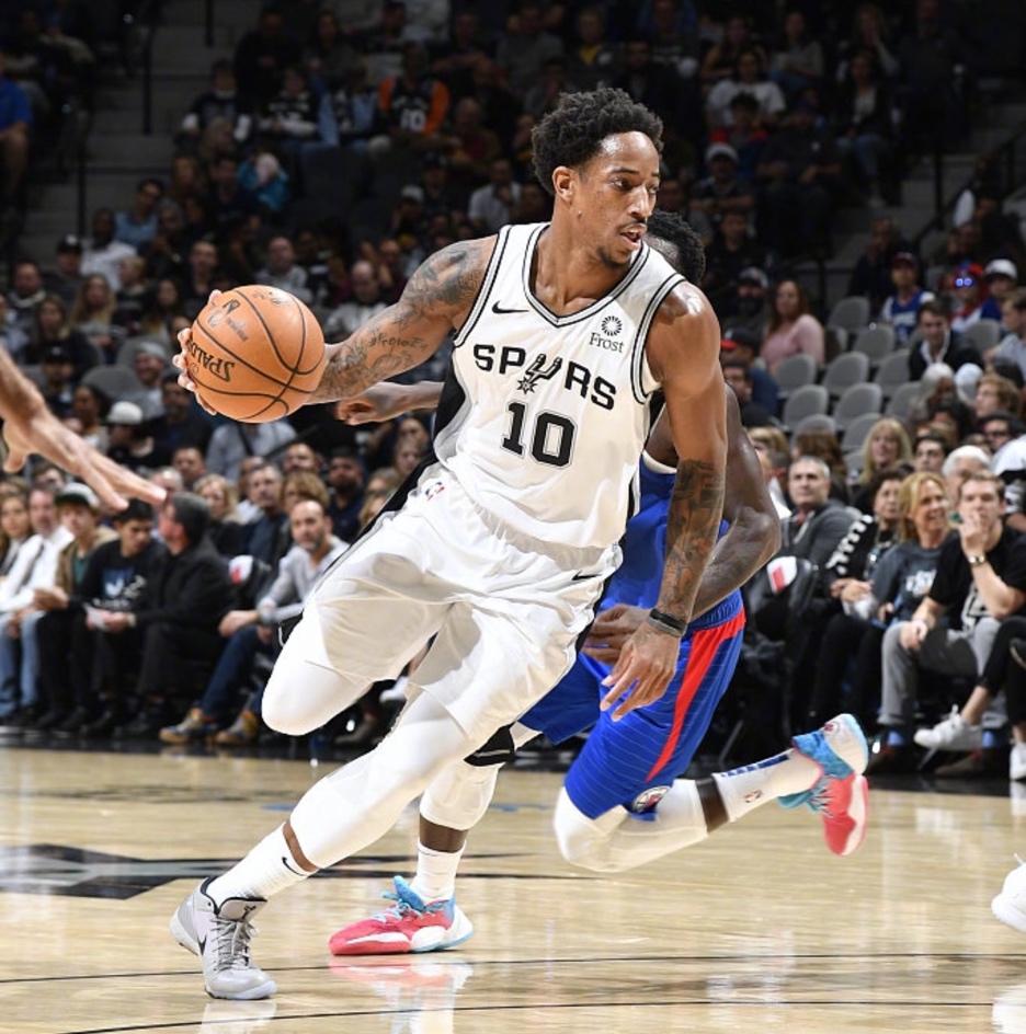 辽宁队逆转马刺,德罗赞点燃赛场 辽宁队逆转马刺,德罗赞点燃赛场