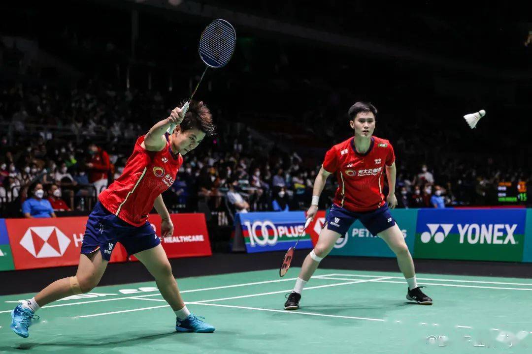 包含马来西亚队横扫日本队，黄鸭组合点燃赛场的词条