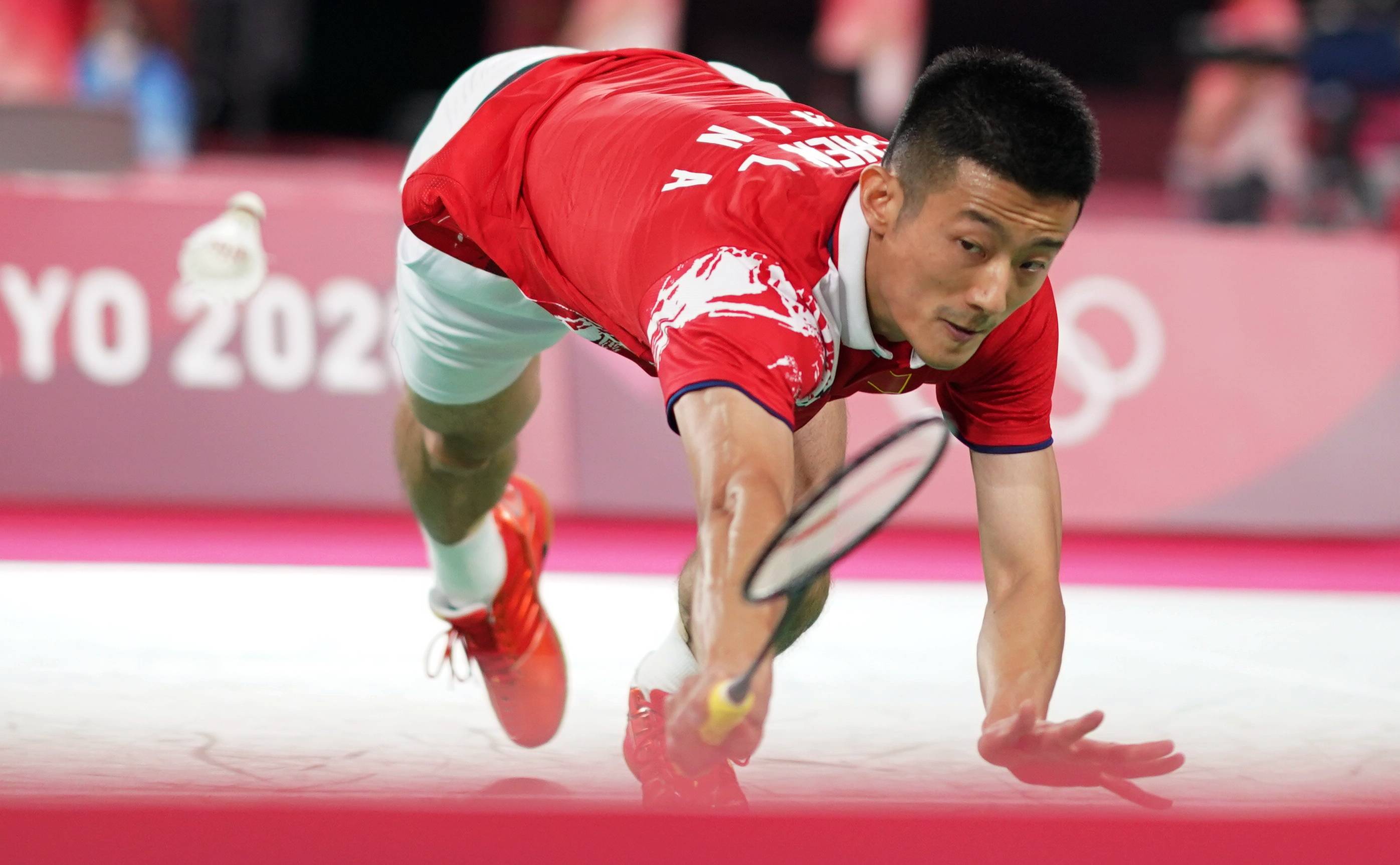 中国羽毛球队鏖战英格兰羽毛球队，谌龙绝境逆转的简单介绍