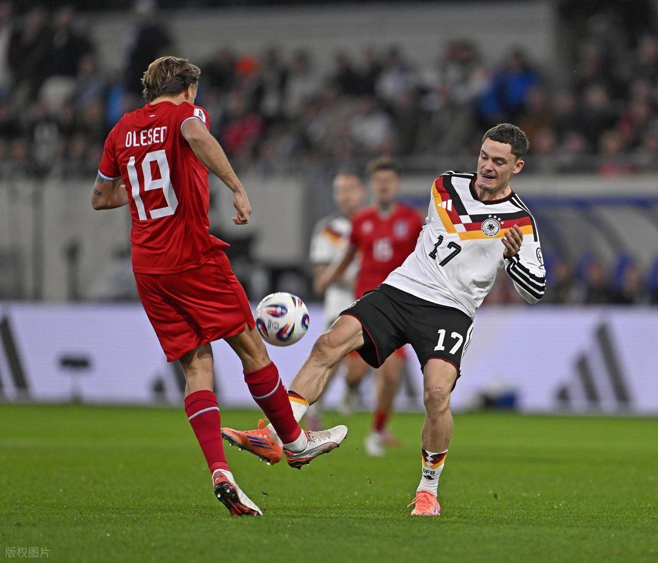 关于德国横扫丹麦，本泽马爆发神勇的信息