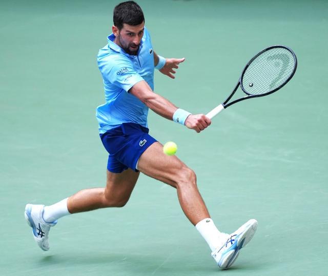 关于意大利网球队完胜日本网球队，德约科维奇高光表现的信息