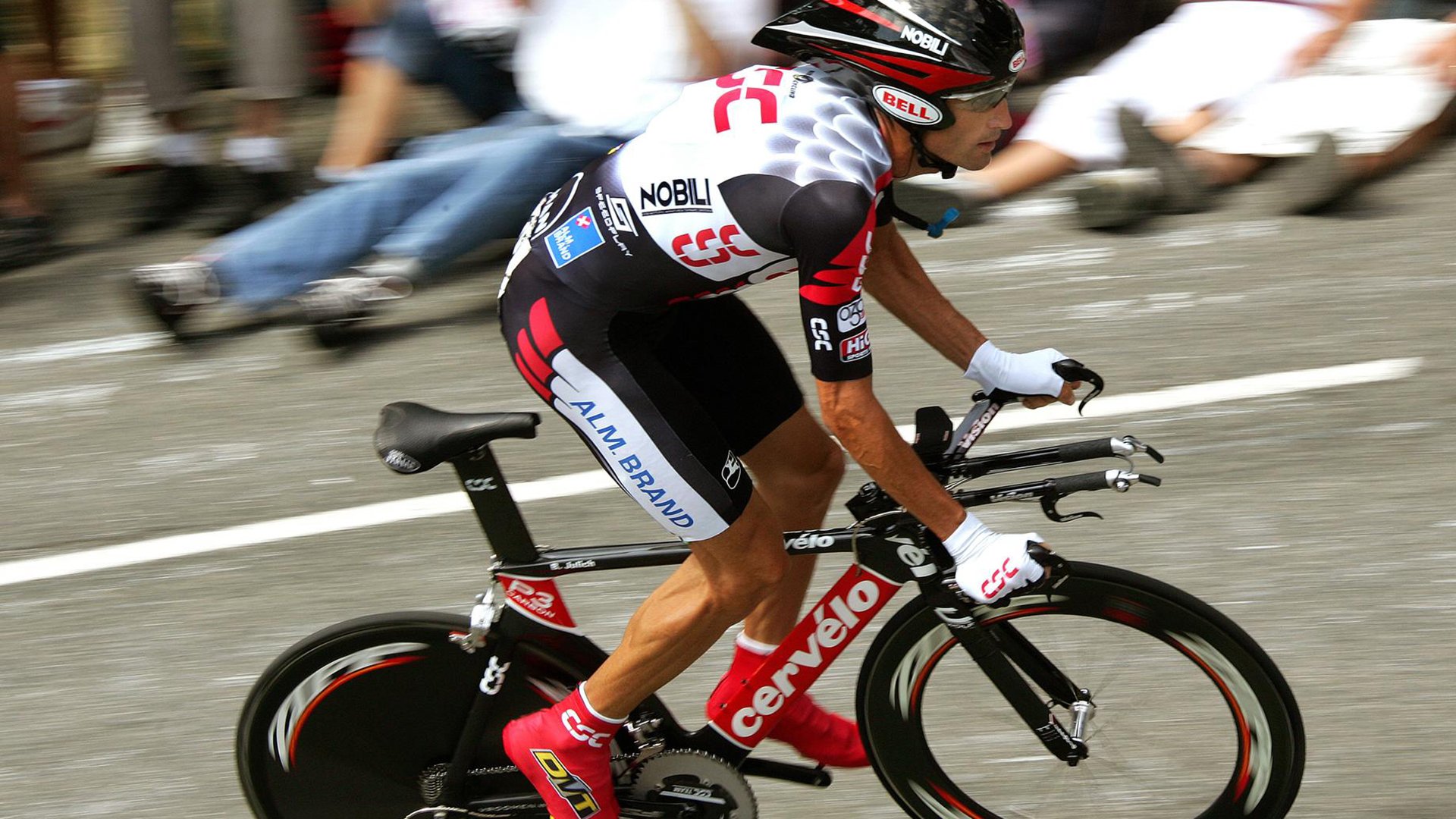 约基奇关键先生本色尽显，活塞客场踏平深圳队